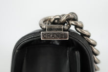 画像をギャラリービューアに読み込む, CHANEL/シャネル ボーイシャネルチェーンショルダーバッグ キャビアスキン ブラック/シルバー金具 ショルダーバッグ 800100119