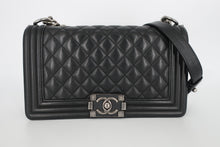 画像をギャラリービューアに読み込む, CHANEL/シャネル ボーイシャネルチェーンショルダーバッグ キャビアスキン ブラック/シルバー金具 ショルダーバッグ 800100119