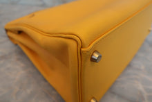 Load image into Gallery viewer, HERMES KELLY 32 Graine Couchevel leather 〇X Engraving Shoulder bag 700120088