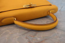 Load image into Gallery viewer, HERMES KELLY 32 Graine Couchevel leather 〇X Engraving Shoulder bag 700120088