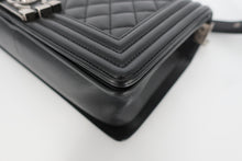 画像をギャラリービューアに読み込む, CHANEL/シャネル ボーイシャネルチェーンショルダーバッグ キャビアスキン ブラック/シルバー金具 ショルダーバッグ 800100119