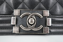 画像をギャラリービューアに読み込む, CHANEL/シャネル ボーイシャネルチェーンショルダーバッグ キャビアスキン ブラック/シルバー金具 ショルダーバッグ 800100119