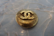 Load image into Gallery viewer, CHANEL CC mark brooch Gold plate Gold Brooch 600080073