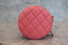 将图片加载到图库查看器,CHANEL/香奈儿 CF 圆形 链条包 羊皮 Pink/Gold hadware(粉色/金色金属) 肩背包 800040092