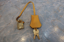 Load image into Gallery viewer, HERMES KELLY 32 Graine Couchevel leather 〇X Engraving Shoulder bag 700120088