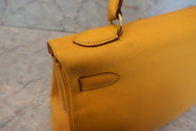 Load image into Gallery viewer, HERMES KELLY 32 Graine Couchevel leather 〇X Engraving Shoulder bag 700120088