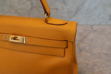 Load image into Gallery viewer, HERMES KELLY 32 Graine Couchevel leather 〇X Engraving Shoulder bag 700120088