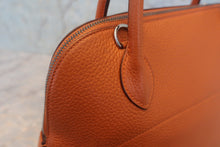 Load image into Gallery viewer, HERMES/BOLIDE 31 Clemence leather Orange □I Engraving Shoulder bag 700120150