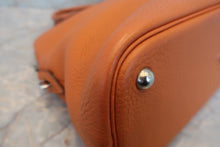 Load image into Gallery viewer, HERMES/BOLIDE 31 Clemence leather Orange □I Engraving Shoulder bag 700120150