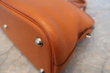 Load image into Gallery viewer, HERMES/BOLIDE 31 Clemence leather Orange □I Engraving Shoulder bag 700120150