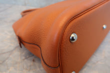 Load image into Gallery viewer, HERMES/BOLIDE 31 Clemence leather Orange □I Engraving Shoulder bag 700120150