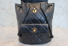 將圖片載入圖庫檢視器 CHANEL/シャネル マトラッセチェーンリュック ラムスキン ブラック/ゴールド金具 リュック 800040037