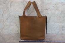 将图片加载到图库查看器,HERMES PICOTIN LOCK CASAQUE MM Clemence leather Pearl gray/Kraft □Q刻印 Hand bag 700110053