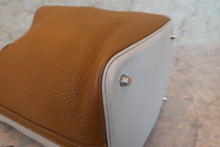 将图片加载到图库查看器,HERMES PICOTIN LOCK CASAQUE MM Clemence leather Pearl gray/Kraft □Q刻印 Hand bag 700110053