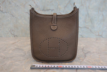 將圖片載入圖庫檢視器 HERMES/エルメス エブリンTPM トリヨンクレマンス エトゥープ Y刻印 ショルダーバッグ 800040118