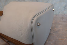 将图片加载到图库查看器,HERMES PICOTIN LOCK CASAQUE MM Clemence leather Pearl gray/Kraft □Q刻印 Hand bag 700110053