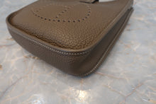 將圖片載入圖庫檢視器 HERMES/エルメス エブリンTPM トリヨンクレマンス エトゥープ Y刻印 ショルダーバッグ 800040118