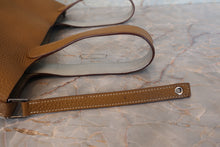 Load image into Gallery viewer, HERMES PICOTIN LOCK CASAQUE MM Clemence leather Pearl gray/Kraft □Q Engraving Hand bag 700110053