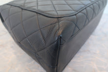 Load image into Gallery viewer, CHANEL Matelasse trapezoid hand bag Caviar skin Black/Gold hadware Hand bag 700120102