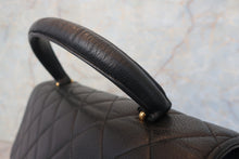 Load image into Gallery viewer, CHANEL Matelasse trapezoid hand bag Caviar skin Black/Gold hadware Hand bag 700120102