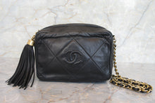 Load image into Gallery viewer, CHANEL Matelasse fringe chain shoulder bag Lambskin Black/Gold hadware Shoulder bag 700030010