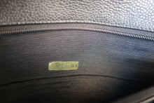 Load image into Gallery viewer, CHANEL Matelasse trapezoid hand bag Caviar skin Black/Gold hadware Hand bag 700120102