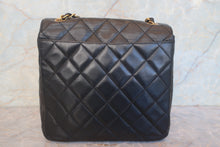 Load image into Gallery viewer, CHANEL Matelasse chain shoulder bag Lambskin Black/Gold hadware Shoulder bag 700120105