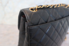 Load image into Gallery viewer, CHANEL Matelasse chain shoulder bag Lambskin Black/Gold hadware Shoulder bag 700120105