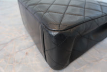 Load image into Gallery viewer, CHANEL Matelasse chain shoulder bag Lambskin Black/Gold hadware Shoulder bag 700120105