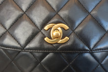 Load image into Gallery viewer, CHANEL Matelasse chain shoulder bag Lambskin Black/Gold hadware Shoulder bag 700120105