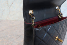 Load image into Gallery viewer, CHANEL Matelasse chain shoulder bag Lambskin Black/Gold hadware Shoulder bag 700120105