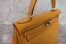 画像をギャラリービューアに読み込む, HERMES/エルメス ケリー28 クシュベル ジョーヌ 〇Y刻印 ショルダーバッグ 700110026