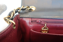Load image into Gallery viewer, CHANEL Matelasse chain shoulder bag Lambskin Black/Gold hadware Shoulder bag 700120105
