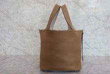 将图片加载到图库查看器,HERMES PICOTIN LOCK CASAQUE MM Clemence leather Pearl gray/Kraft □Q刻印 Hand bag 800010160