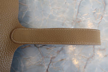 将图片加载到图库查看器,HERMES PICOTIN LOCK CASAQUE MM Clemence leather Pearl gray/Kraft □Q刻印 Hand bag 800010160