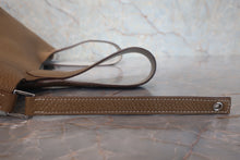 将图片加载到图库查看器,HERMES PICOTIN LOCK CASAQUE MM Clemence leather Pearl gray/Kraft □Q刻印 Hand bag 800010160
