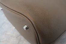 画像をギャラリービューアに読み込む, HERMES/エルメス ピコタンロックタッチMM トリヨンクレマンス/クロコダイル アリゲーター エトゥープ Y刻印 ハンドバッグ 800020104