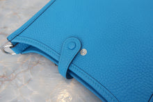 Load image into Gallery viewer, HERMES EVELYNE TPM Clemence leather Blue frida Y Engraving Shoulder bag 800070147