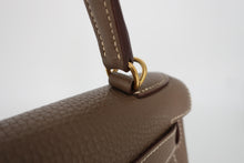 画像をギャラリービューアに読み込む, HERMES/エルメス ケリー28 トリヨンクレマンス エトゥープ T刻印 ショルダーバッグ 800100180
