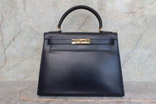 Load image into Gallery viewer, HERMES KELLY 28 Box carf leather Navy 〇U Engraving Shoulder bag 700100033