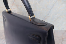 Load image into Gallery viewer, HERMES KELLY 28 Box carf leather Navy 〇U Engraving Shoulder bag 700100033