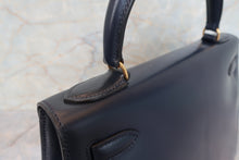 Load image into Gallery viewer, HERMES KELLY 28 Box carf leather Navy 〇U Engraving Shoulder bag 700100033