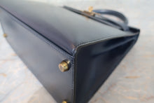 Load image into Gallery viewer, HERMES KELLY 28 Box carf leather Navy 〇U Engraving Shoulder bag 700100033