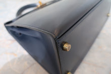 Load image into Gallery viewer, HERMES KELLY 28 Box carf leather Navy 〇U Engraving Shoulder bag 700100033