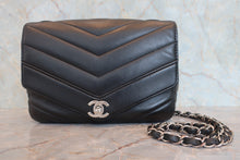 将图片加载到图库查看器,CHANEL/香奈儿 V线 链条包 荔枝皮 Black/Silver hadware(黑色/銀色金属) 肩背包 800090014