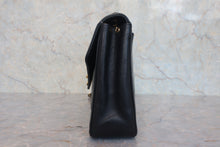 将图片加载到图库查看器,CHANEL/香奈儿 V线 链条包 荔枝皮 Black/Gold hadware(黑色/金色金属) 肩背包 800010228