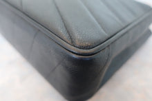 将图片加载到图库查看器,CHANEL/香奈儿 V线 链条包 荔枝皮 Black/Gold hadware(黑色/金色金属) 肩背包 800010228