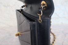 将图片加载到图库查看器,CHANEL/香奈儿 V线 链条包 荔枝皮 Black/Gold hadware(黑色/金色金属) 肩背包 800010228