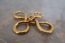 Load image into Gallery viewer, CHANEL CC mark brooch Gold plate Gold Brooch 600060100