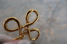 Load image into Gallery viewer, CHANEL CC mark brooch Gold plate Gold Brooch 600060100